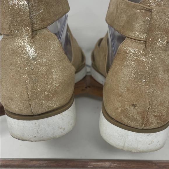 Sofft Gold and Tan Strappy Sandals Size 6 Excellent Condition - Picture 9 of 14